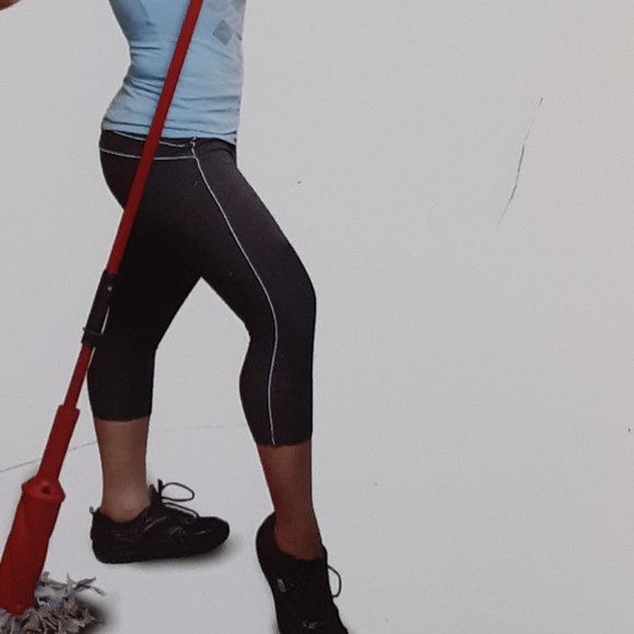 The Clean Momma Workout Get Lean While You Clean Carolyn Barnes PB Book - Picture 4 of 8